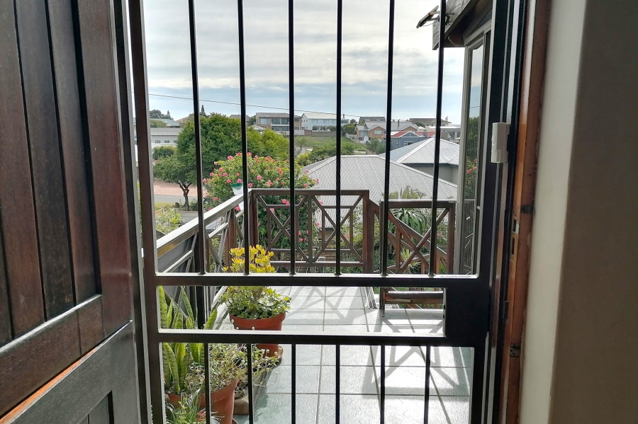 5 Bedroom Property for Sale in Stilbaai Wes Western Cape
